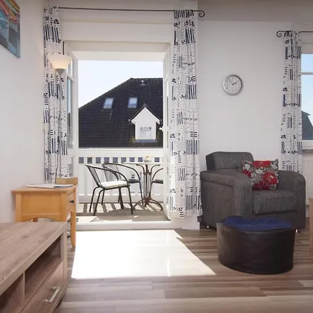 Concordia, Flaschenpost Apartman *